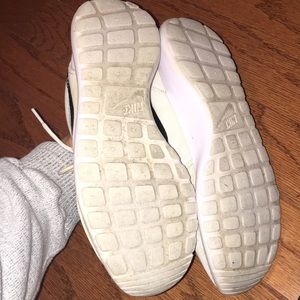 Nike Shoes - Women’s Nike Roshe Sneakers Nike Shoes - Women’s Nike Roshe Sneakers